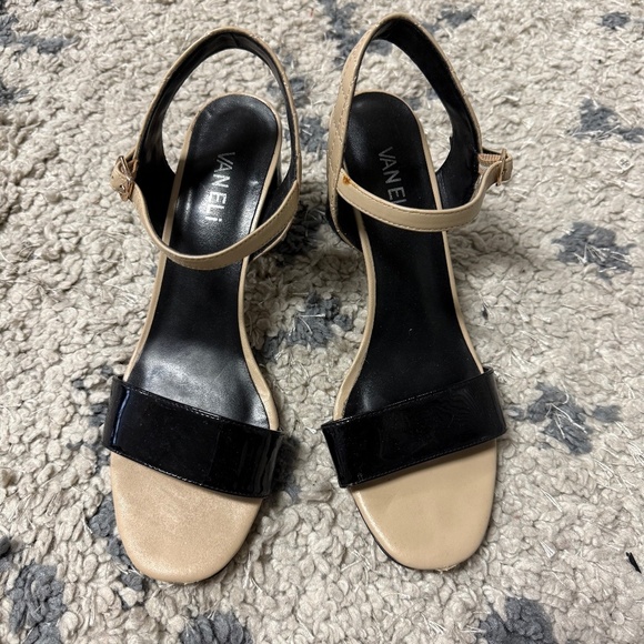 Vaneli Black Beige Two-Tone Leather Block Heel Sandals Size 9N - Picture 9 of 10